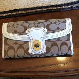 This wallet is like new